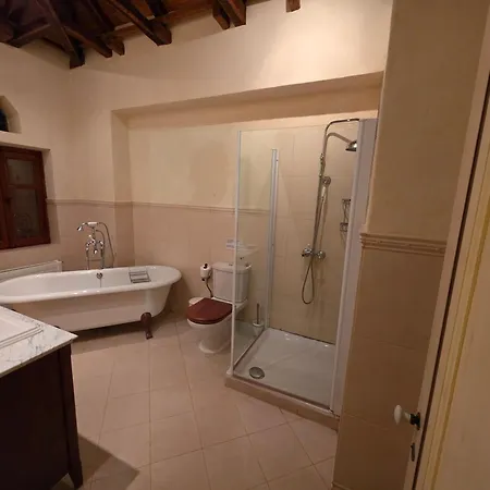 Βίλα Wonderful 4 Bedroom & Separate Thalia *